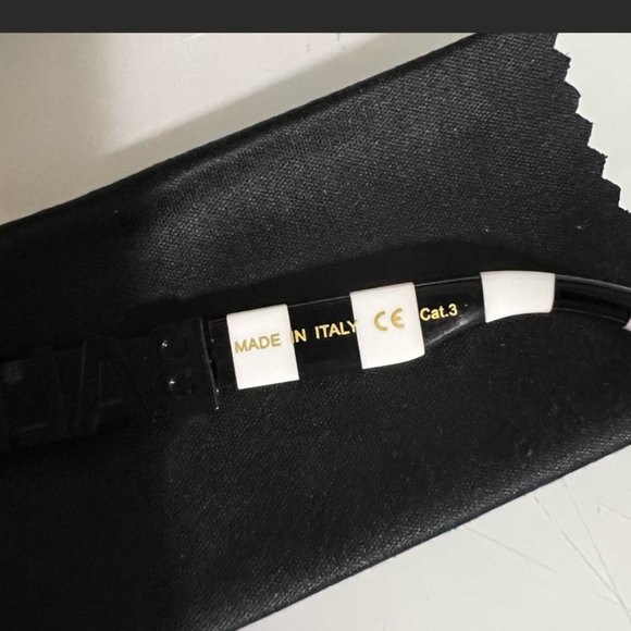 Beautiful Balenciaga Sunglasses - Picture 5 of 8